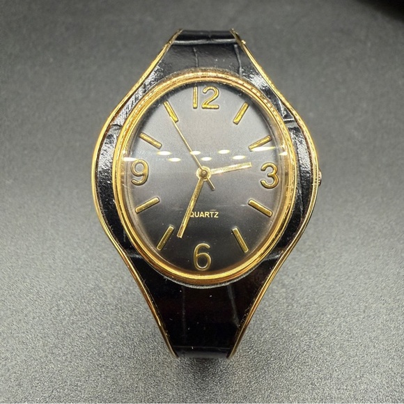 Vintage Avon Bold Cuff Black with Gold-Trimmed Wristwatch - Working - Picture 4 of 17
